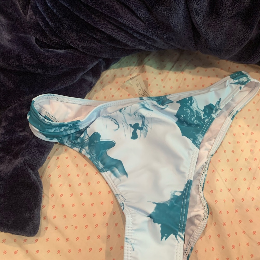 Shein bikini - Picture 3 of 3